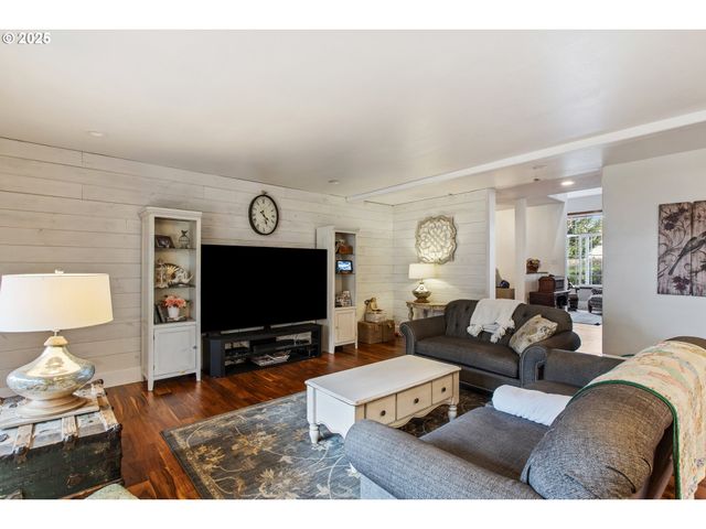 101 ASTER St, Winchester, OR 97495