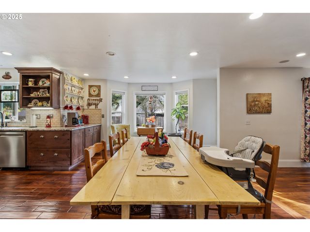 101 ASTER St, Winchester, OR 97495