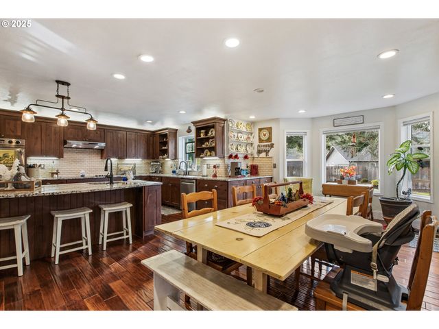 101 ASTER St, Winchester, OR 97495