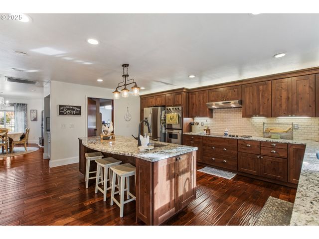 101 ASTER St, Winchester, OR 97495