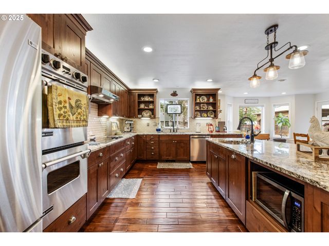 101 ASTER St, Winchester, OR 97495