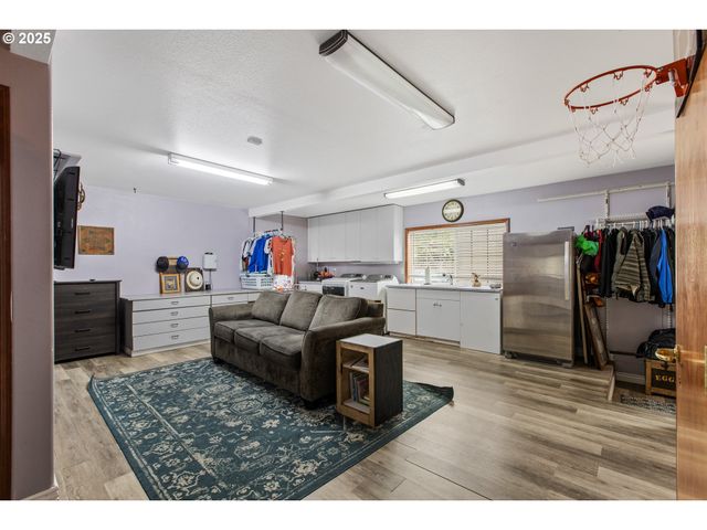 101 ASTER St, Winchester, OR 97495