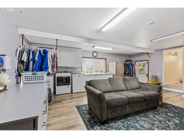 101 ASTER St, Winchester, OR 97495