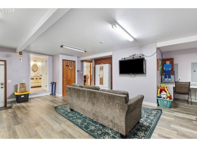 101 ASTER St, Winchester, OR 97495