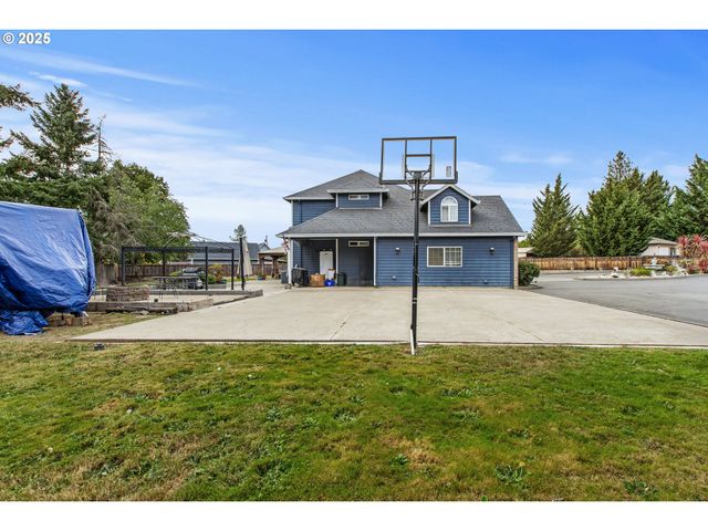 101 ASTER St, Winchester, OR 97495