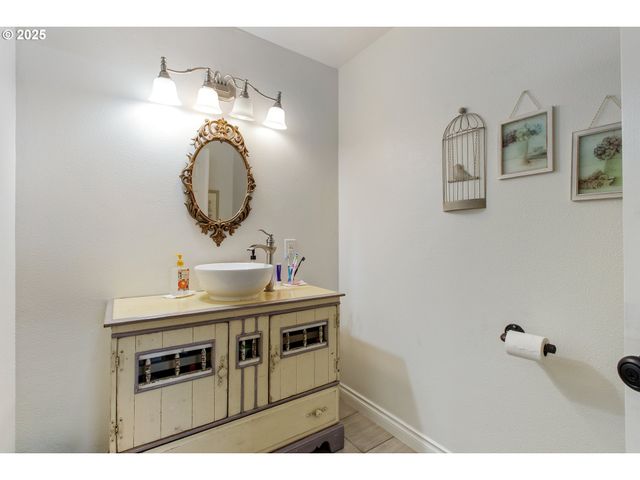 101 ASTER St, Winchester, OR 97495