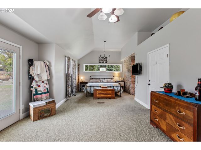 101 ASTER St, Winchester, OR 97495