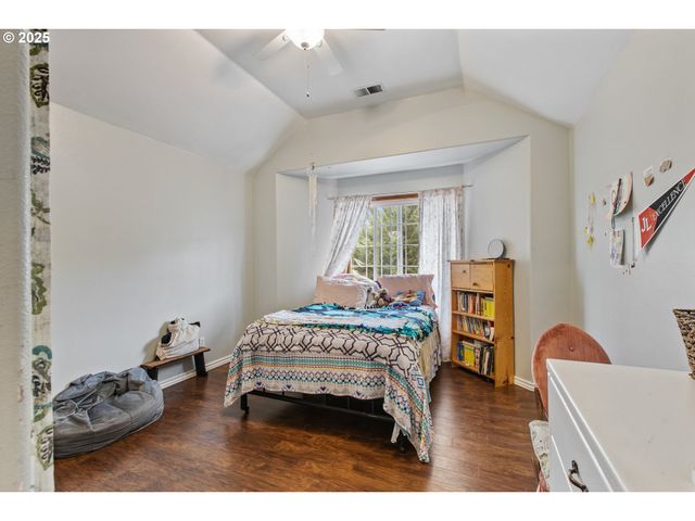 101 ASTER St, Winchester, OR 97495