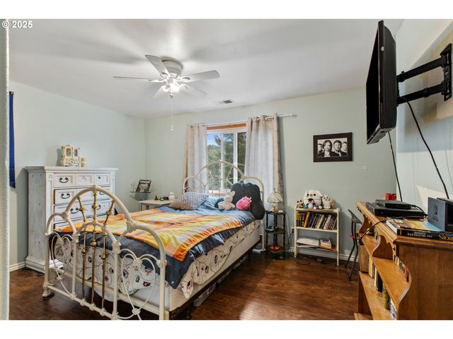 101 ASTER St, Winchester, OR 97495