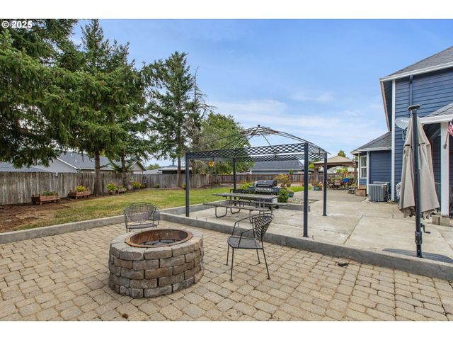 101 ASTER St, Winchester, OR 97495