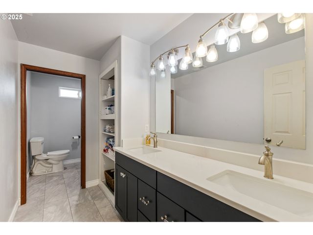 101 ASTER St, Winchester, OR 97495