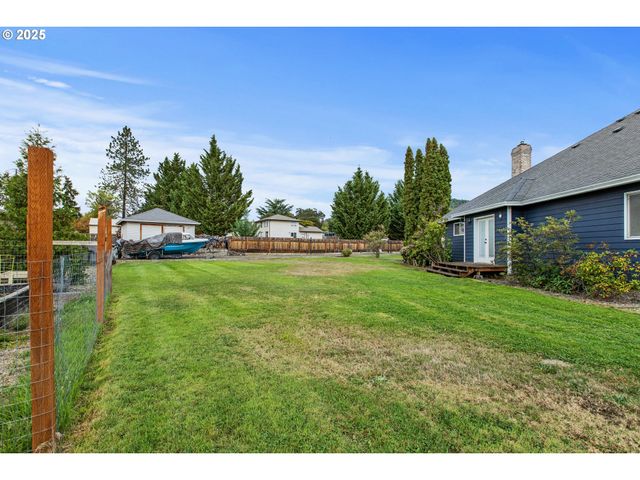 101 ASTER St, Winchester, OR 97495