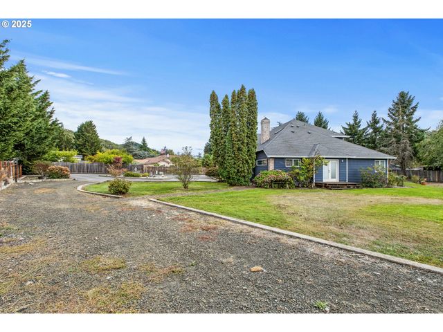 101 ASTER St, Winchester, OR 97495