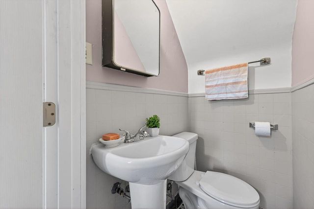 1238 N 33rd STREET, Milwaukee, WI 53208