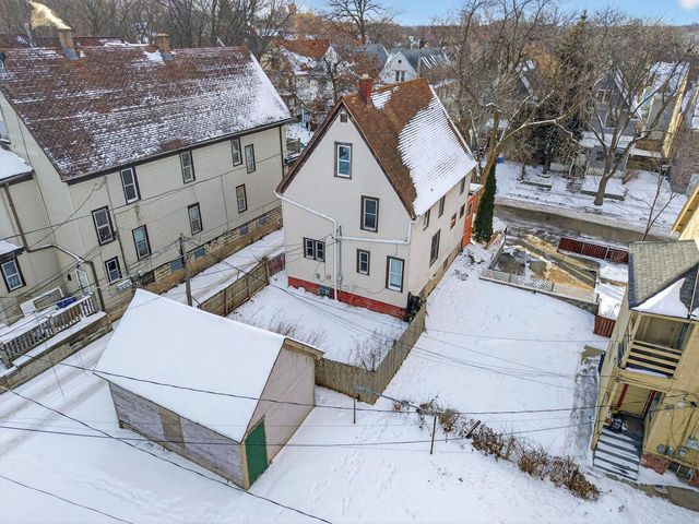 1238 N 33rd STREET, Milwaukee, WI 53208