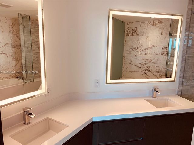 851 NE 1st Ave 1808, Miami, FL 33132