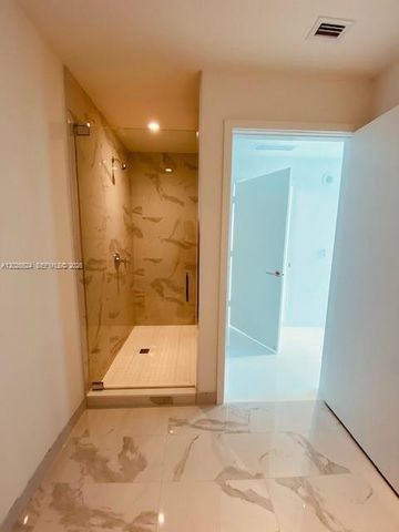 851 NE 1st Ave 1808, Miami, FL 33132