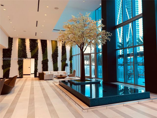 851 NE 1st Ave 1808, Miami, FL 33132
