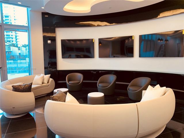 851 NE 1st Ave 1808, Miami, FL 33132