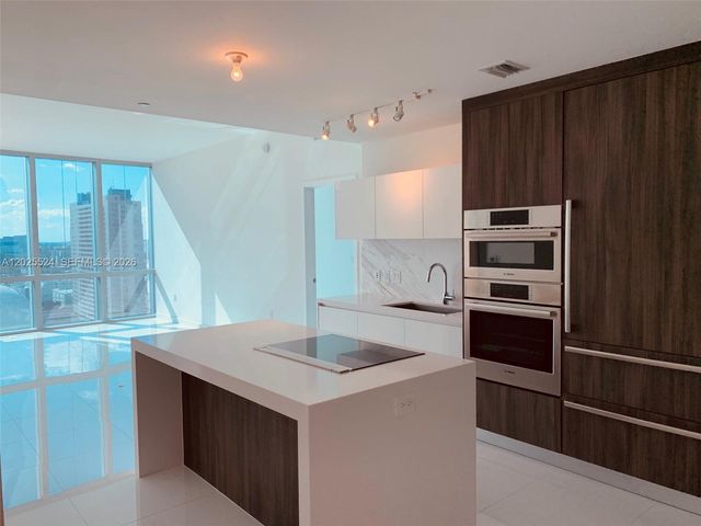 851 NE 1st Ave 1808, Miami, FL 33132