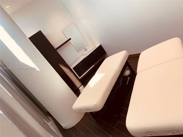 851 NE 1st Ave 1808, Miami, FL 33132