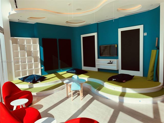851 NE 1st Ave 1808, Miami, FL 33132