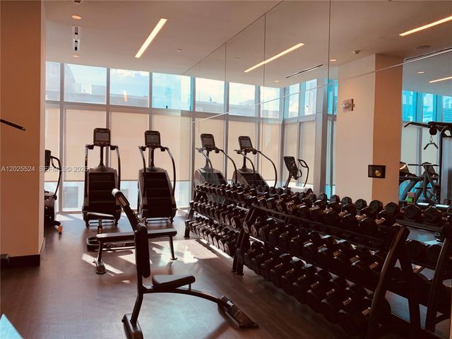 851 NE 1st Ave 1808, Miami, FL 33132