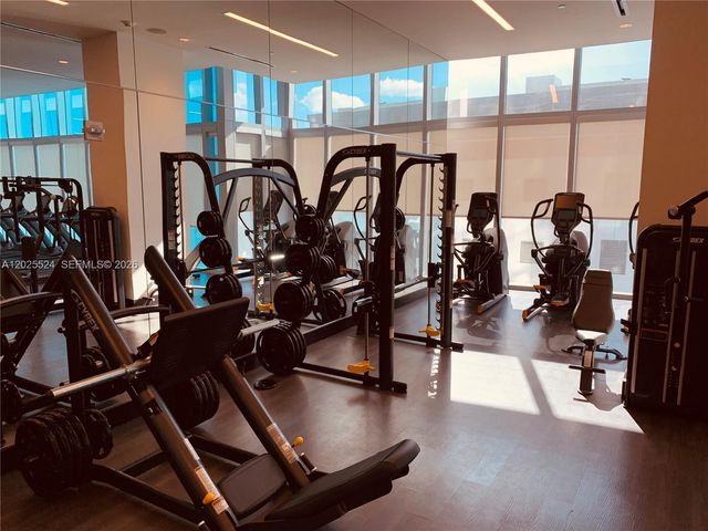 851 NE 1st Ave 1808, Miami, FL 33132