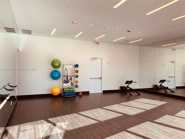 851 NE 1st Ave 1808, Miami, FL 33132