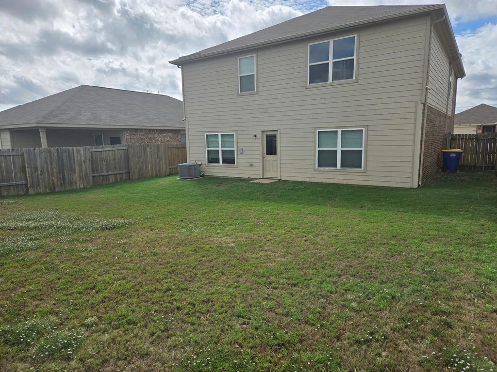 137 Presidents Way, Venus, TX 76084 — photo 2