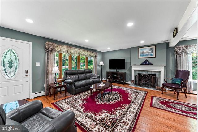 207 WALTER DR, Media, PA 19063