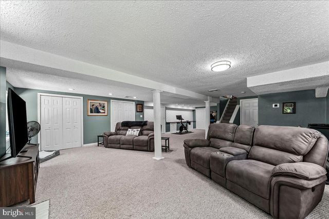 207 WALTER DR, Media, PA 19063