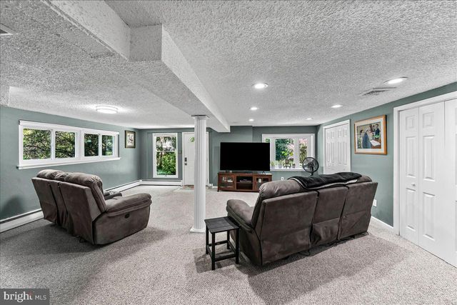 207 WALTER DR, Media, PA 19063