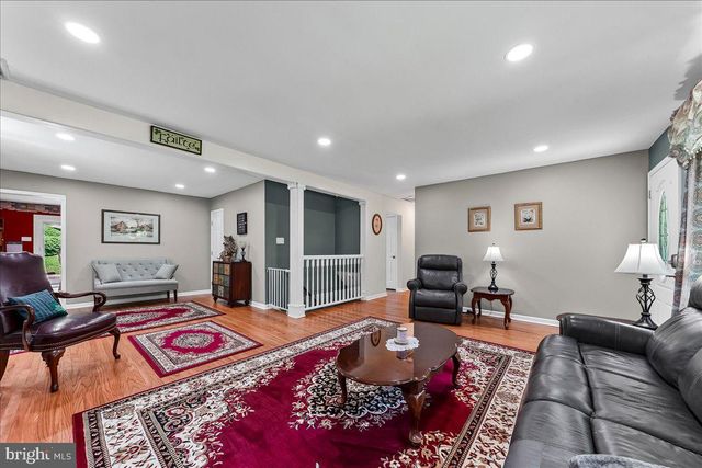 207 WALTER DR, Media, PA 19063