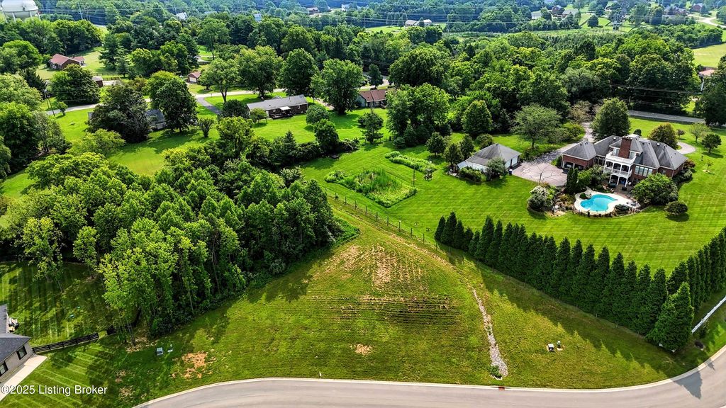 5501 Farmhouse Dr, Crestwood, KY 40014