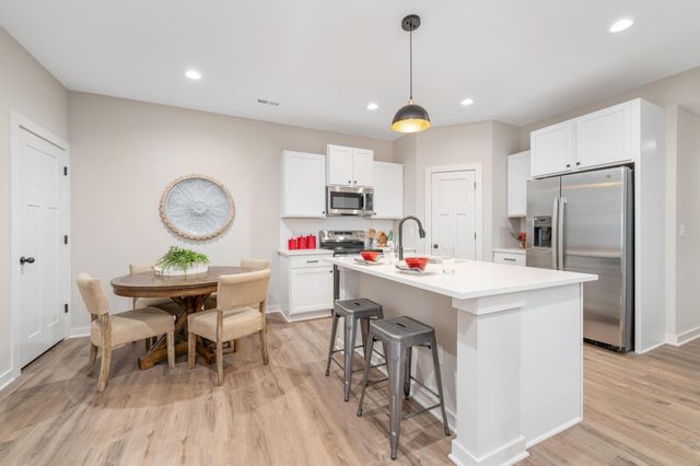 2853 S Cedar Crest Ct, Wichita, KS 67215