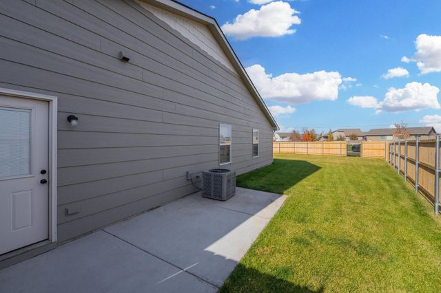 2853 S Cedar Crest Ct, Wichita, KS 67215