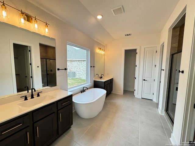 125 Katie Court, Castroville, TX 78009