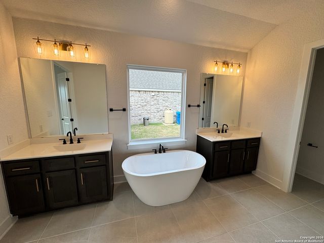 125 Katie Court, Castroville, TX 78009