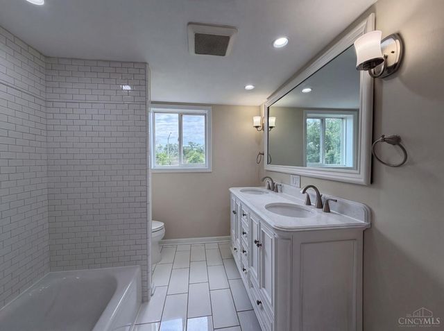 10489 Cinderella Drive, Montgomery, OH 45242