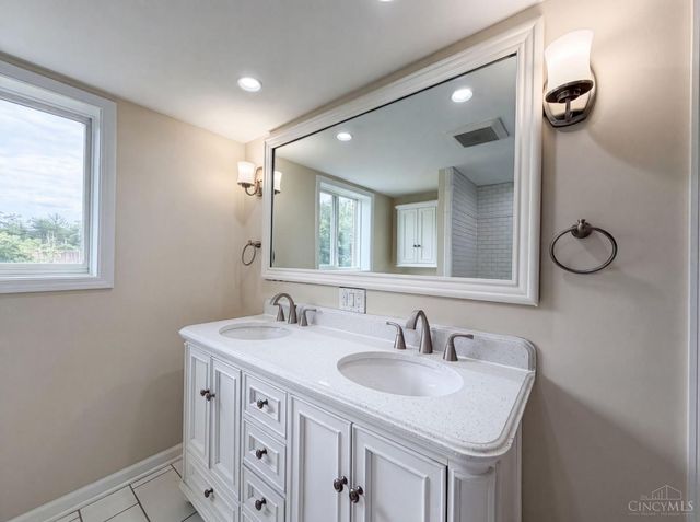 10489 Cinderella Drive, Montgomery, OH 45242