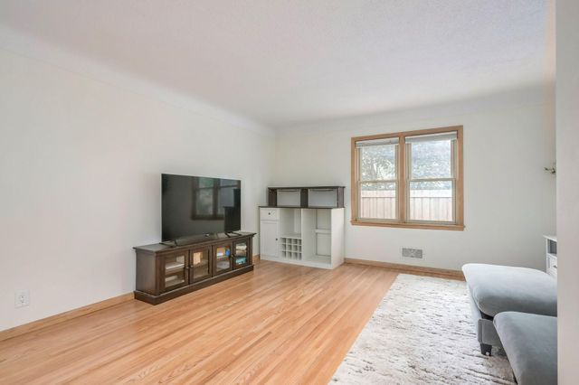 1155 4th Street E, Saint Paul, MN 55106