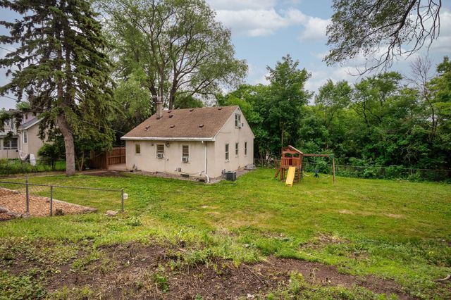 1155 4th Street E, Saint Paul, MN 55106