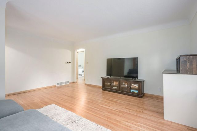 1155 4th Street E, Saint Paul, MN 55106
