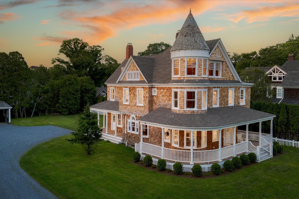 30 Huntting Lane, East Hampton, NY 11937