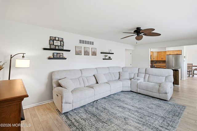 7 Olmsted Drive, Sewell, NJ 08080