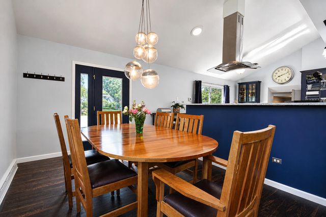 8205 Oakwood Avenue, Munster, IN 46321