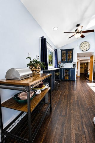 8205 Oakwood Avenue, Munster, IN 46321