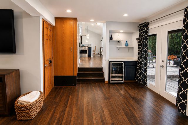 8205 Oakwood Avenue, Munster, IN 46321