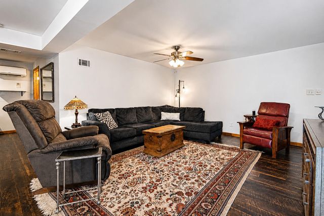 8205 Oakwood Avenue, Munster, IN 46321